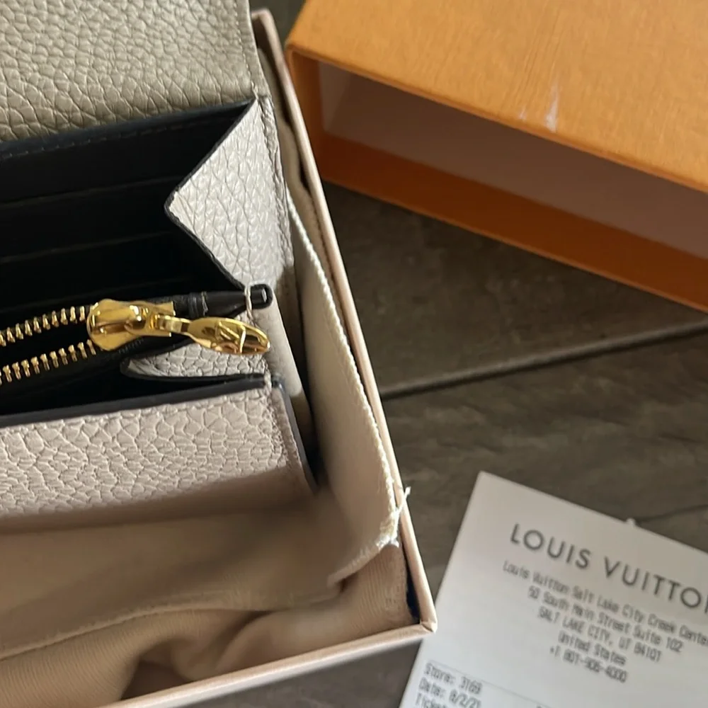 Louis Vuitton Capucines Wallet